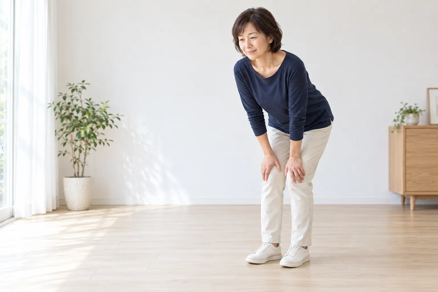 無理のない前屈で今の柔軟性を確かめる女性の生活イメージ